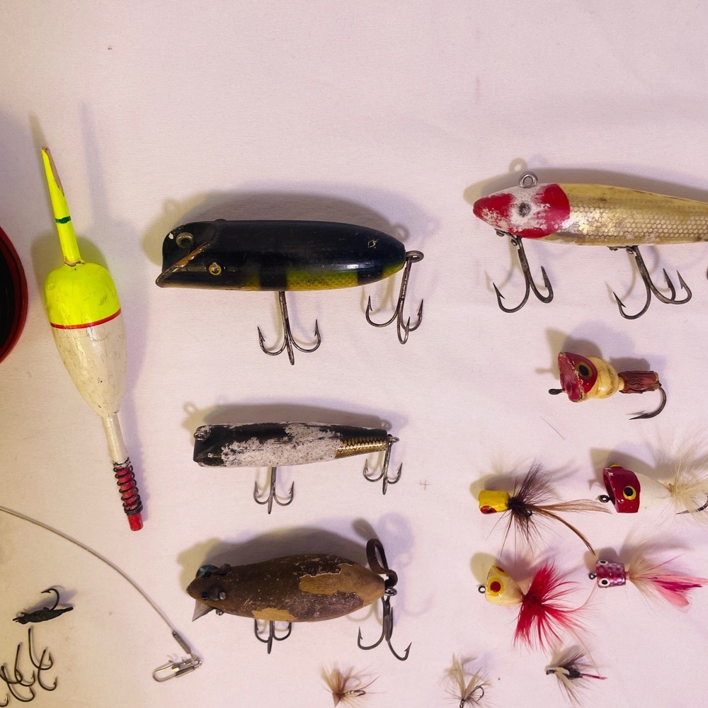 Vintage Fishing Tackle Lot Hawthorne Casting Line Wooden Lures Mouse Popper Tin - Picture 9 of 16